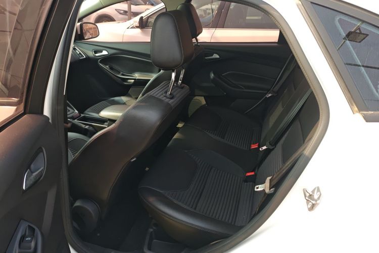 福特 福克斯 2018款 三厢经典 1.6L 自动风尚型智行版中控内饰21