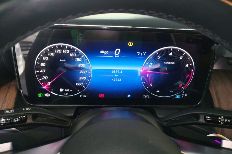 奔驰GLC 2023款 GLC 300 L 4MATIC 动感型 7座中控内饰14