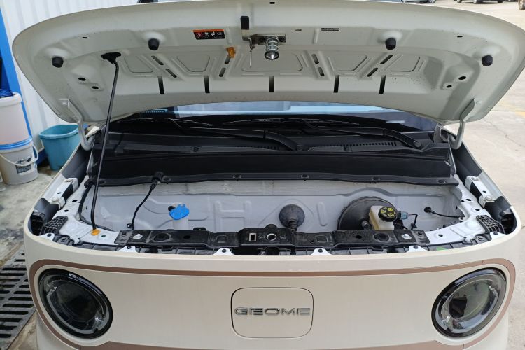 吉利银河 2023款 熊猫mini 200km 耐力熊机舱底盘24