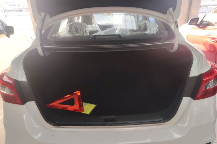 日产 轩逸 2024款 改款 经典 1.6XE CVT舒适版机舱底盘23