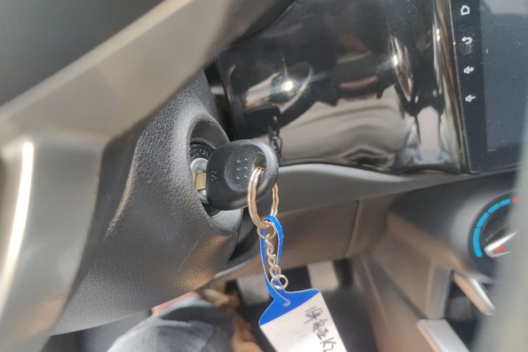 起亚K2 2017款 三厢 1.4L MT GLS中控内饰7001