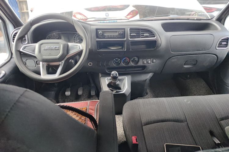 江铃 特顺 2021款 2.8T空间王金牛款短轴中高顶6座柴油国VI JX493中控内饰12