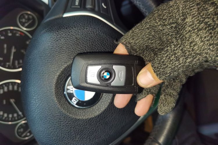 宝马3系GT 2017款 320i 时尚型中控内饰11