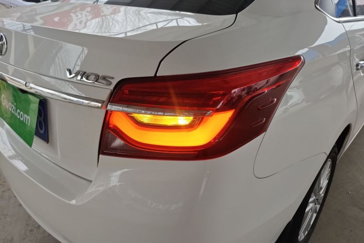 丰田 威驰 2022款 1.5L 20周年纪念版车身外观9