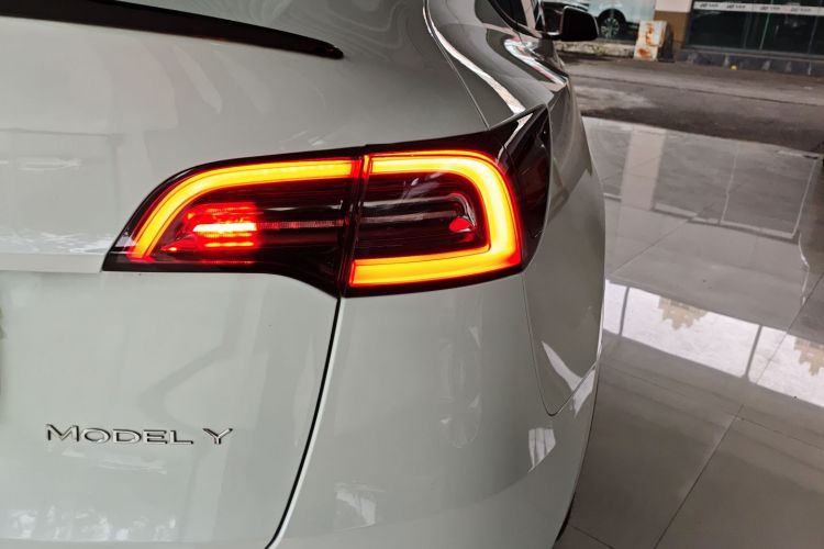 特斯拉 Model Y 2023款 后轮驱动版车身外观6006