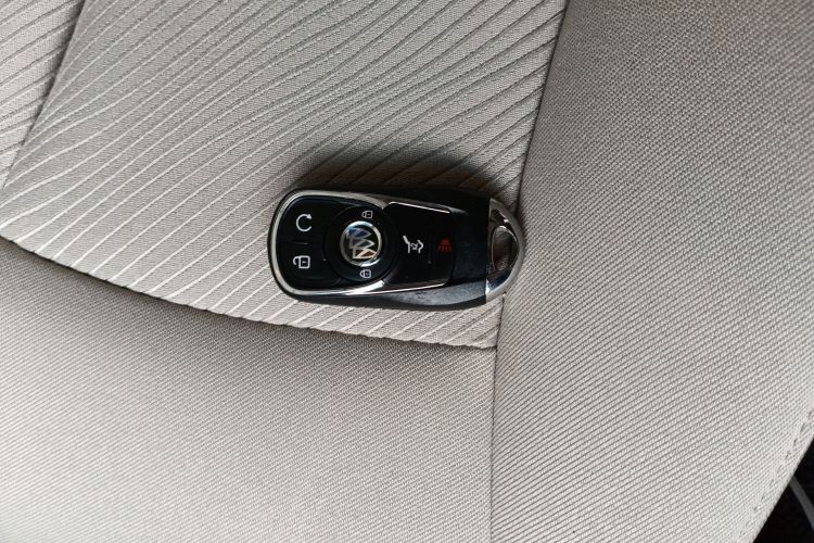 别克GL8 2017款 25S 舒适型 国V中控内饰7001