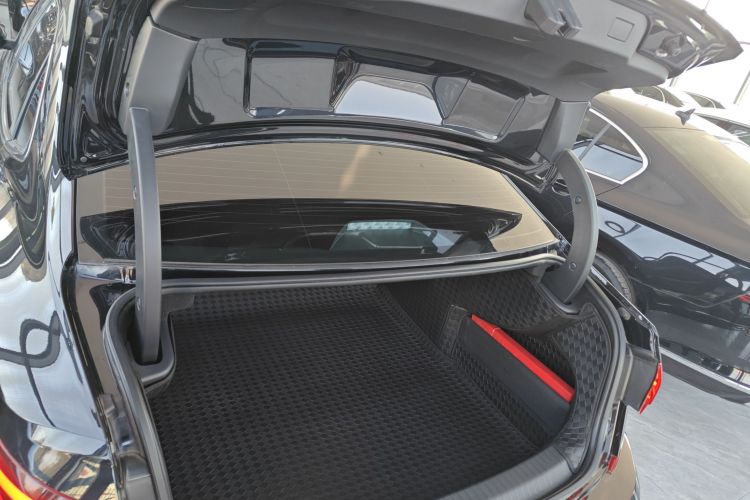 大众 帕萨特 2025款 出众款 380TSI 星空龙腾版机舱底盘23