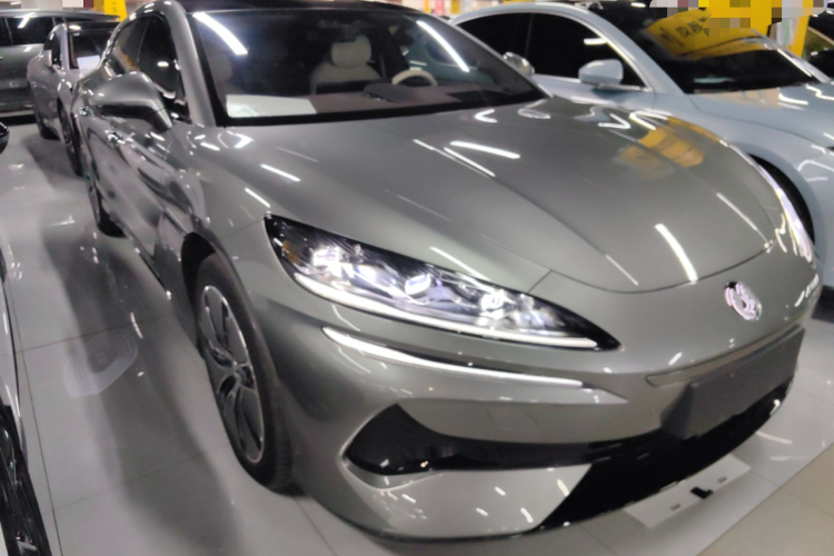 腾势Z9GT 2024款 1100四驱Max版车身外观3