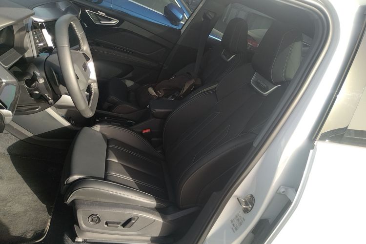 奥迪Q4 e-tron 2024款 40 e-tron 创境版中控内饰19