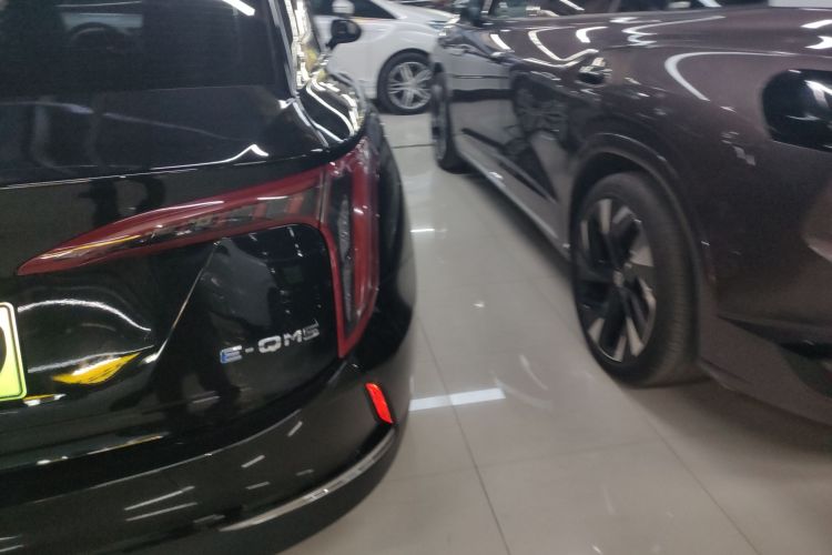 红旗E-QM5 2022款 431km 充电乐享版车身外观9