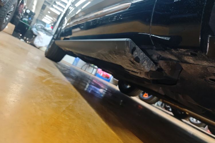 福特 探险者 2023款  EcoBoost 285 四驱赤金版 6座局部细节9001