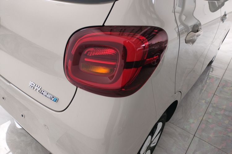 五菱汽车 宏光MINIEV 2025款 四门版 进阶款车身外观9