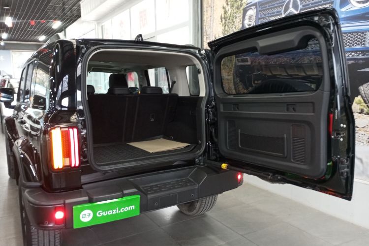 坦克300 2023款 城市版 2.0T 很有型机舱底盘23