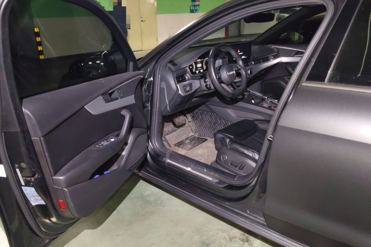 奥迪A4L 2020款 40 TFSI 豪华动感型中控内饰7003