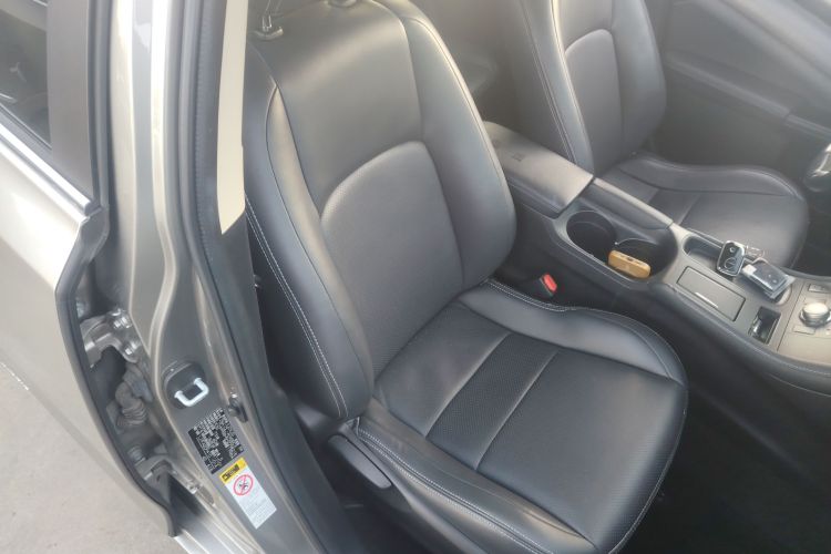 雷克萨斯CT 2014款 CT200h 精英版 单色局部细节41