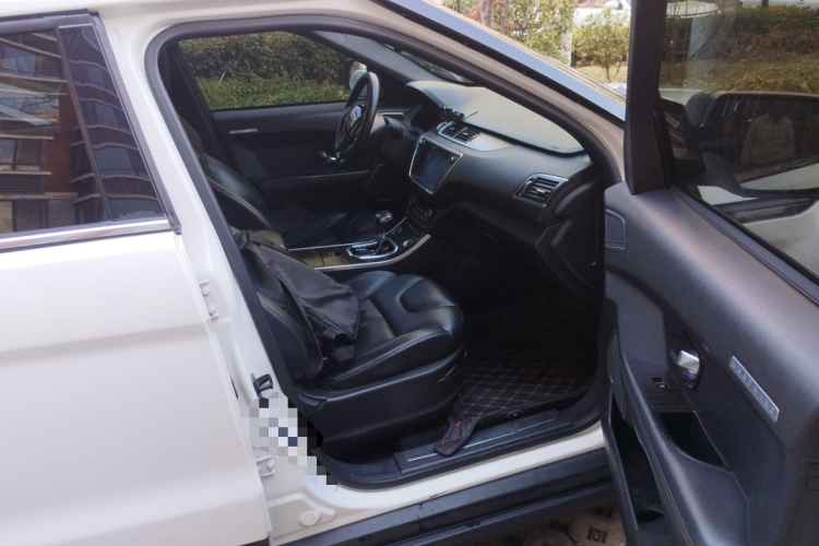 陆风X7 2015款 2.0T 全景尊贵版局部细节9005