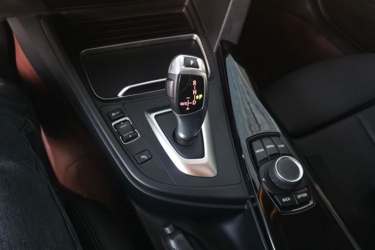 宝马3系 2018款 320Li 时尚型中控内饰18