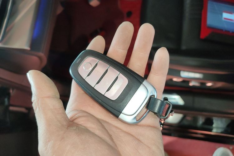 红旗H9 2020款 2.0T 智联旗享版中控内饰11