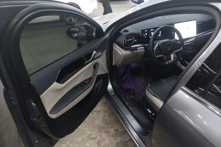 比亚迪 秦PLUS 2021款 DM-i 120KM 旗舰型中控内饰7003