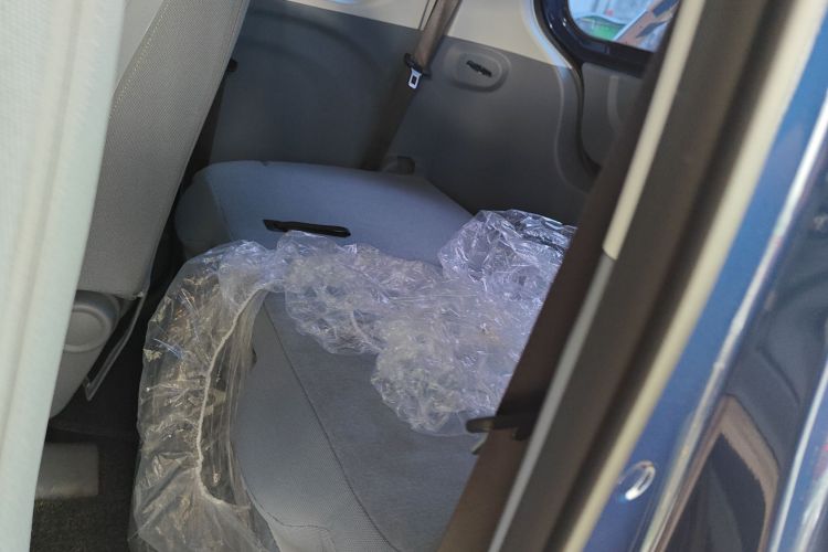 奔腾小马 2025款 222km 伶俐马中控内饰21