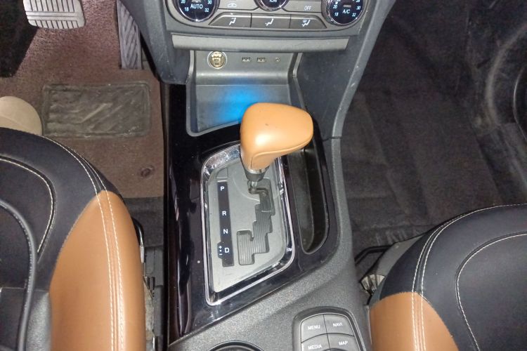 东南DX7 2018款 1.5T 自动荣耀版中控内饰18