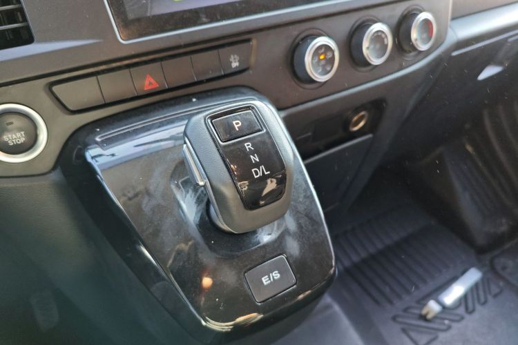 江铃福顺 2023款 2.0T 自动短轴中顶商运型多功能乘用车6座中控内饰18