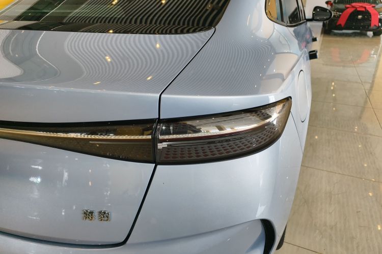 比亚迪 海豹 2023款 冠军版 550km 精英型车身外观9