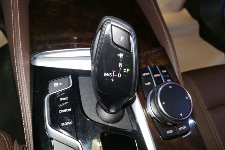 宝马5系 2019款 525Li 豪华套装局部细节18