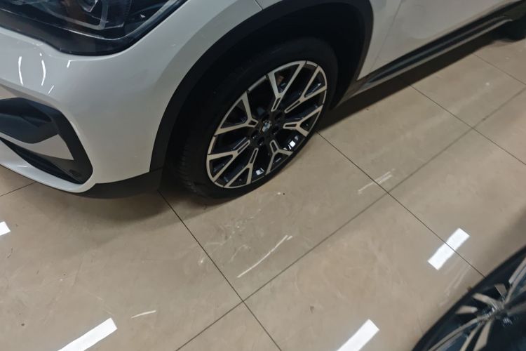 宝马X1 2022款 改款 xDrive25Li 尊享型车身外观6002