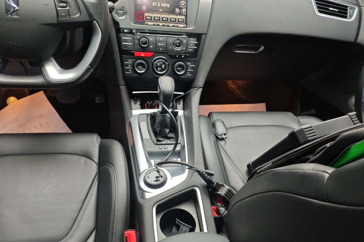 DS 6 2016款 1.6T 豪华版THP160局部细节18