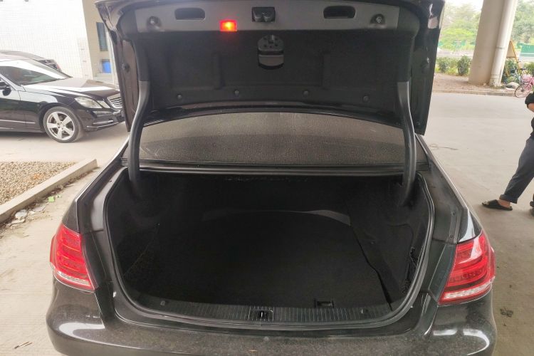 奔驰E级 2014款 改款 E 260 L 运动型机舱底盘23