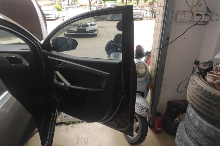 江汽集团 瑞风S2 2015款 1.5L CVT豪华智能型中控内饰7005