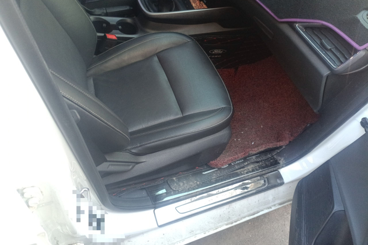 福特 福睿斯 2015款 1.5L 手动时尚型局部细节9005