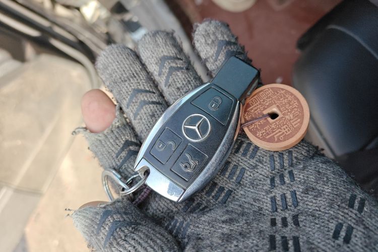 奔驰E级 2015款 改款 E 260 L 运动型中控内饰7001