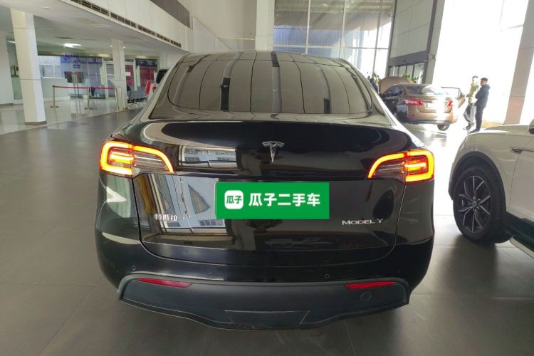 特斯拉 Model Y 2022款 改款 后轮驱动版车身外观6