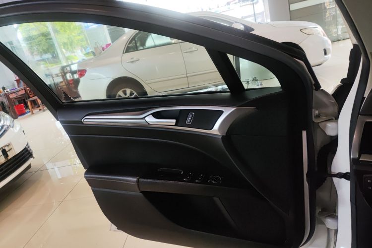 福特 蒙迪欧 2017款 EcoBoost 180 时尚型中控内饰7005