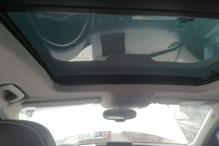 奥迪Q3 2015款 35 TFSI quattro 技术型中控内饰22