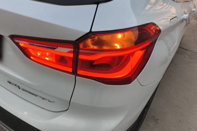 宝马X1 2018款 sDrive18Li 尊享型车身外观9