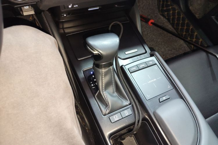 雷克萨斯ES 2018款 200 卓越版 国VI局部细节18