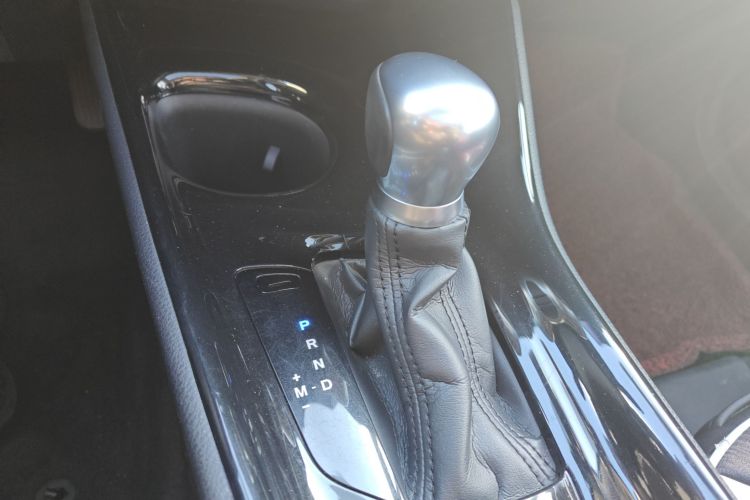 丰田C-HR 2018款 2.0L 领先天窗版 国V局部细节18