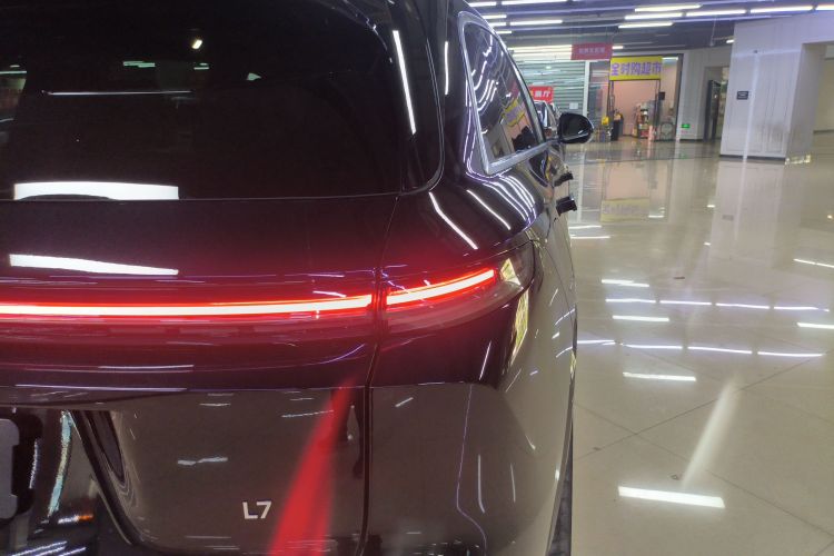 理想汽车 理想L7 2025款 Ultra 智能焕新版车身外观6006