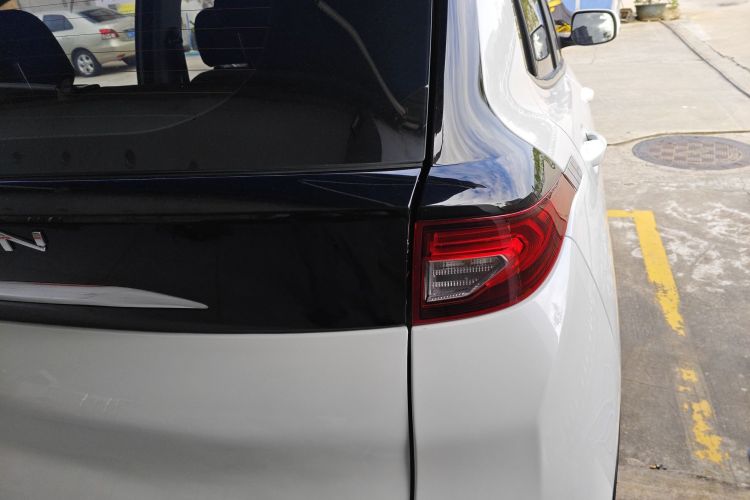 大运 悦虎 2022款 30.66kWh 两驱标准版车身外观9