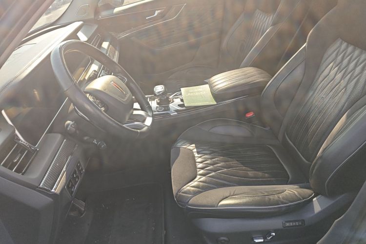 红旗HS5 2022款 2.0T 智联旗领四驱版中控内饰19