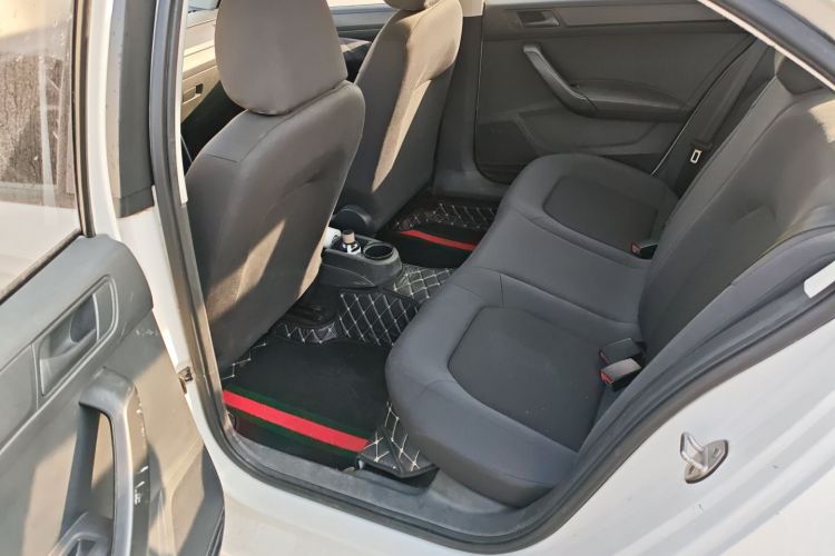 大众 桑塔纳 2015款 1.6L 手动风尚版中控内饰21