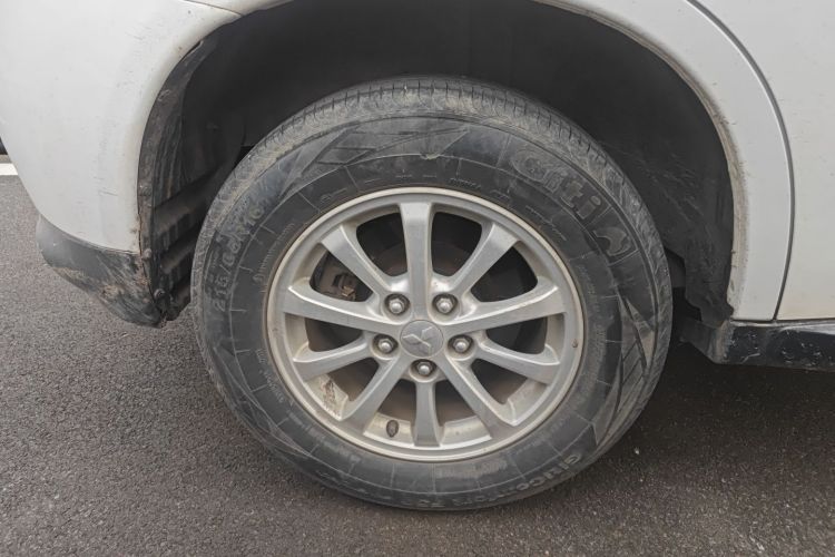 三菱 劲炫ASX 2013款 1.6L 手动两驱标准版车身外观6008