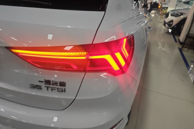 奥迪Q3 2024款 35 TFSI 时尚动感型车身外观9