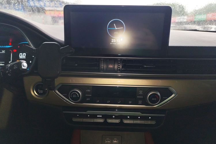 捷途X70 2023款 1.5T 手动超越版 7座中控内饰16