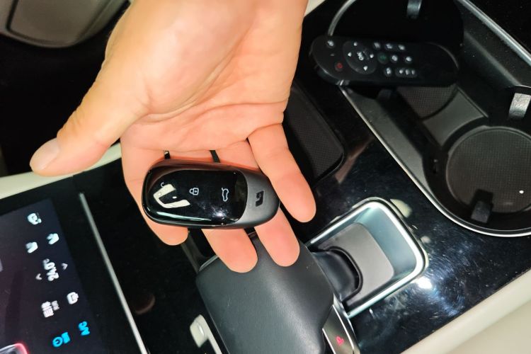 理想汽车 理想ONE 2021款 增程6座版中控内饰11