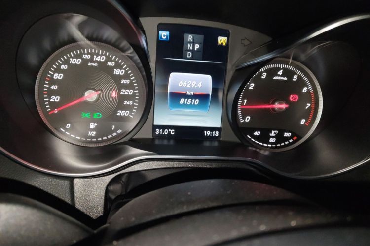 奔驰C级 2018款 C 180 L 时尚型运动版中控内饰15