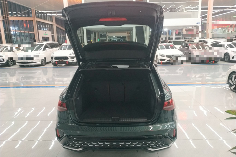 奥迪A3 2025款 Sportback 35TFSI 飞驰尊享型机舱底盘23
